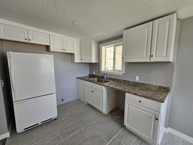 Building Photo - 190 W 2050 N