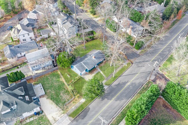 Building Photo - 488 Monmouth Rd