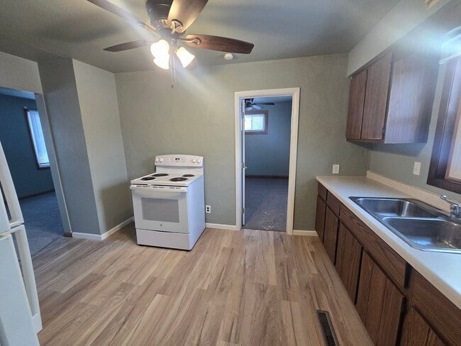 Building Photo - VIDEOTOUR: 3-Bedroom Country home with Garage and more! PETS WELCOME