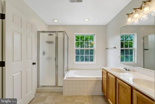 Building Photo - 7057 Sauvage Ln
