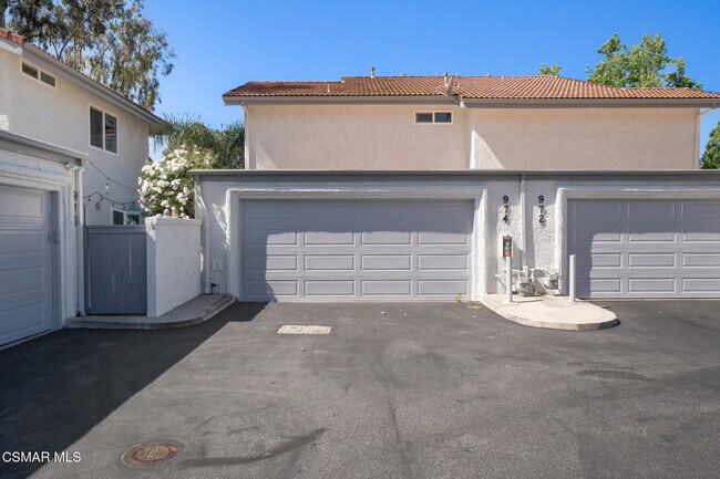 Building Photo - 974 Quarterhorse Ln
