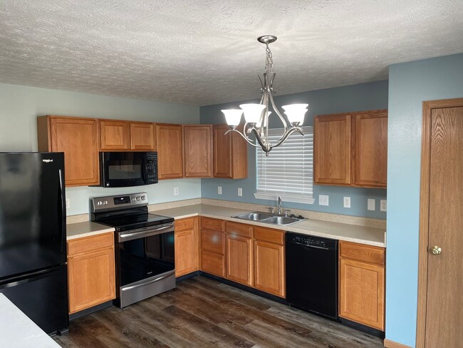 Building Photo - 3 Bedroom On The East Side!