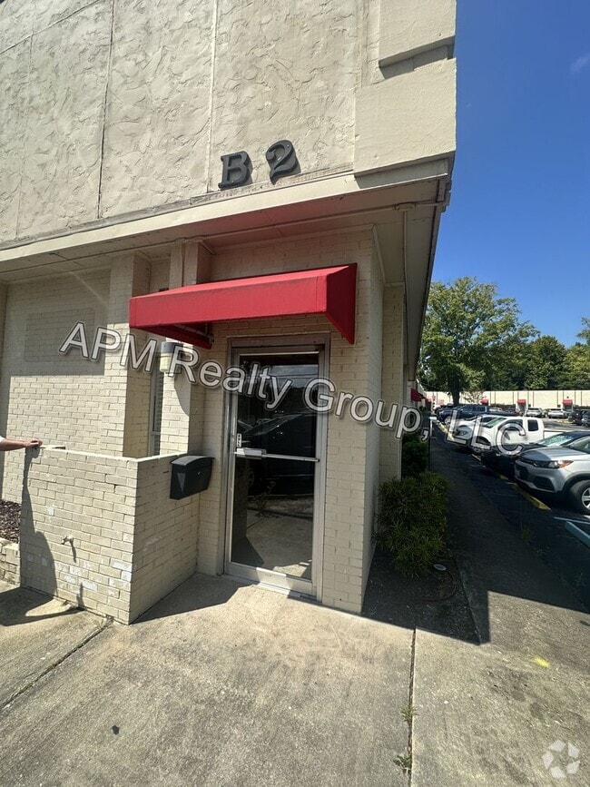 Building Photo - Commercial Space available! Six months FRE...