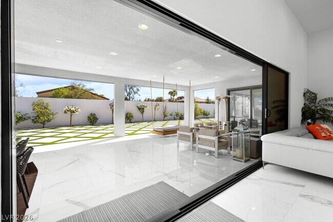 Building Photo - 4315 N Dapple Gray Rd