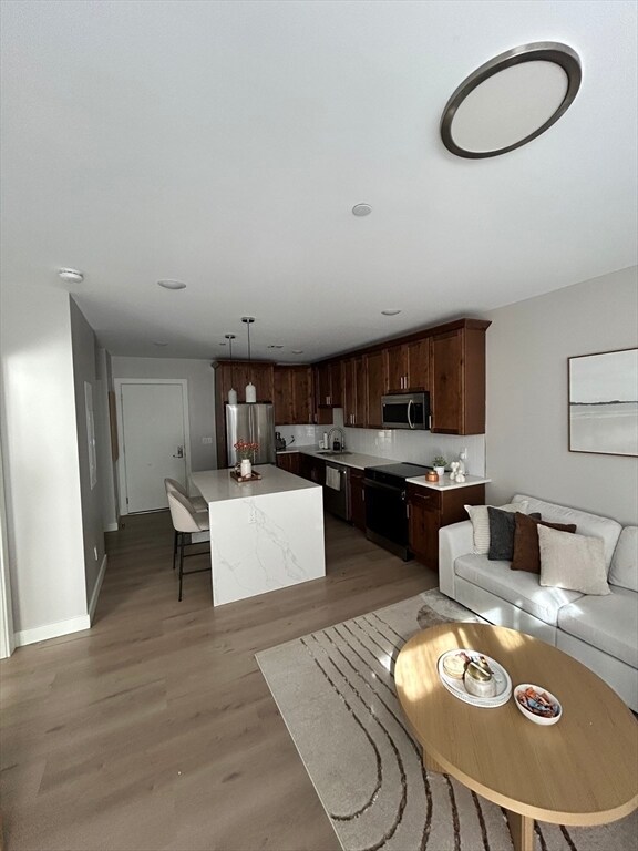 Building Photo - 400 W Broadway