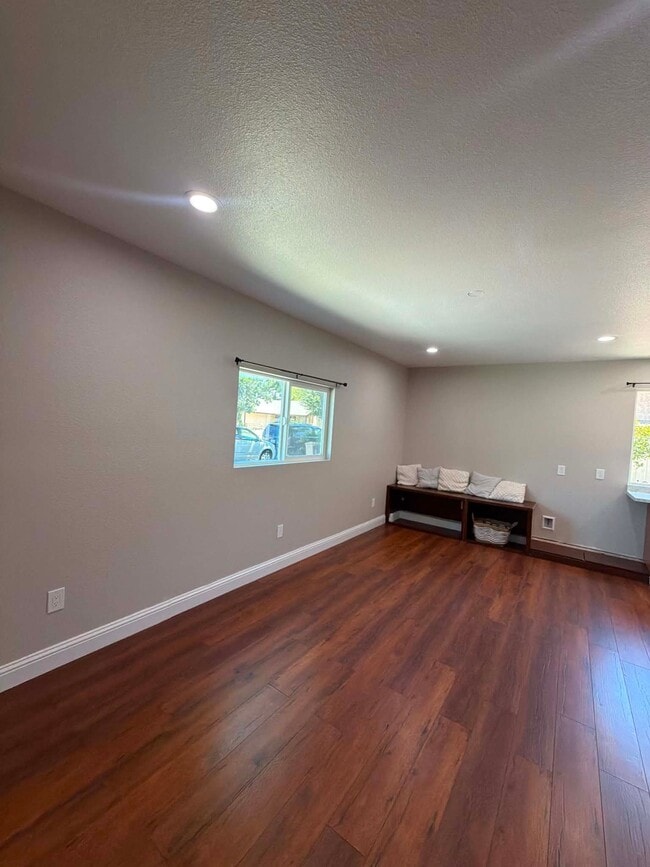 Building Photo - 1300 Dezzani Ln