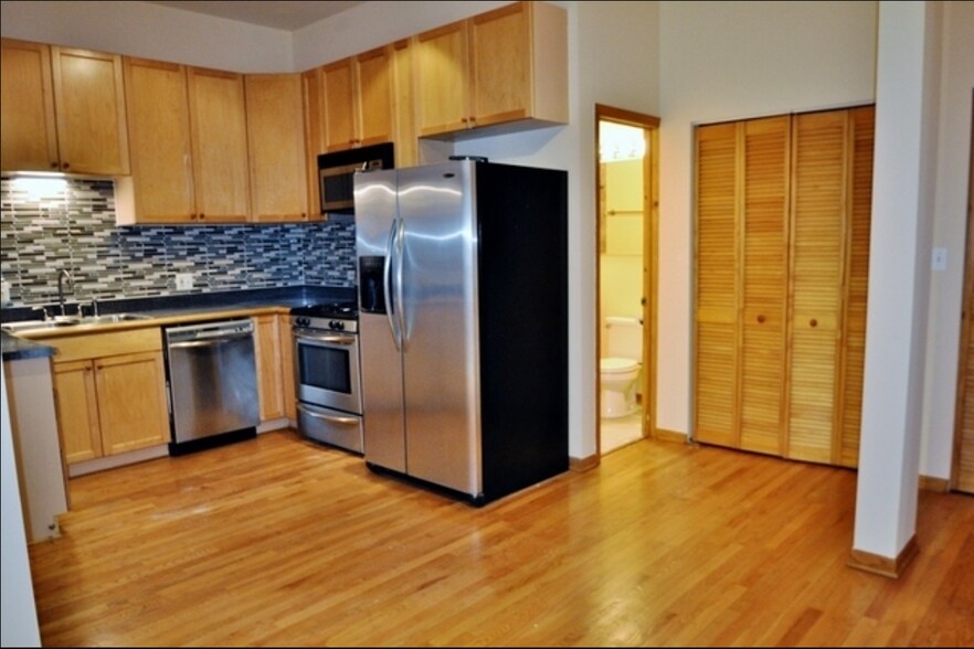 Building Photo - 6412 S Woodlawn Ave