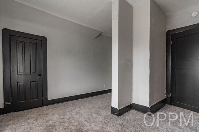 Building Photo - 1336 S 30th Ave