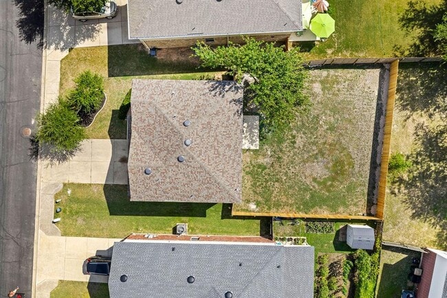 Building Photo - 525 Meadow Park Dr