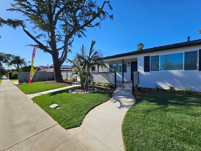 Building Photo - Newly Remodeled 2 Bedroom / 1 Bath! Call o...