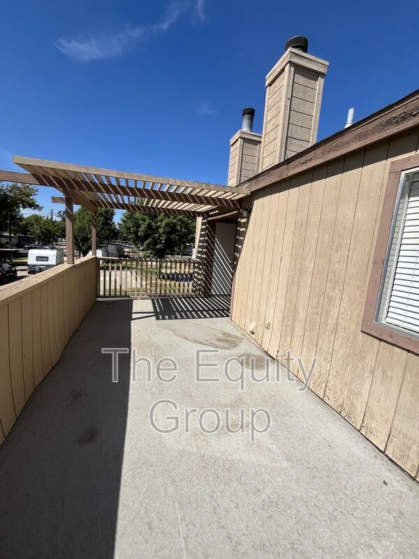 Building Photo - 4018 W Meadow Ave