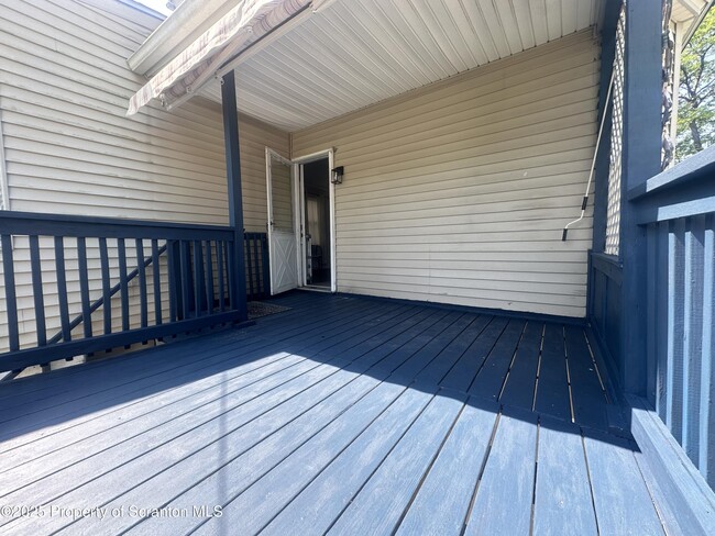 Building Photo - 821 Maple St