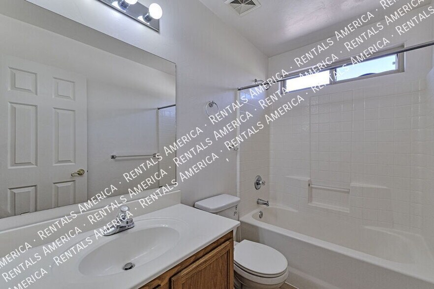 Building Photo - 8421 S Burien Rd