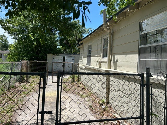 Building Photo - 1708 W 24th St