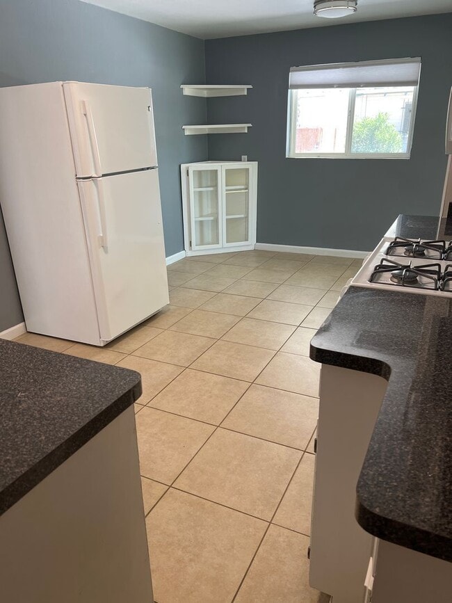 Building Photo - 4831 E Hampton St