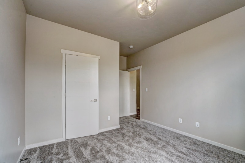 Building Photo - 2745 Eclipse Ave
