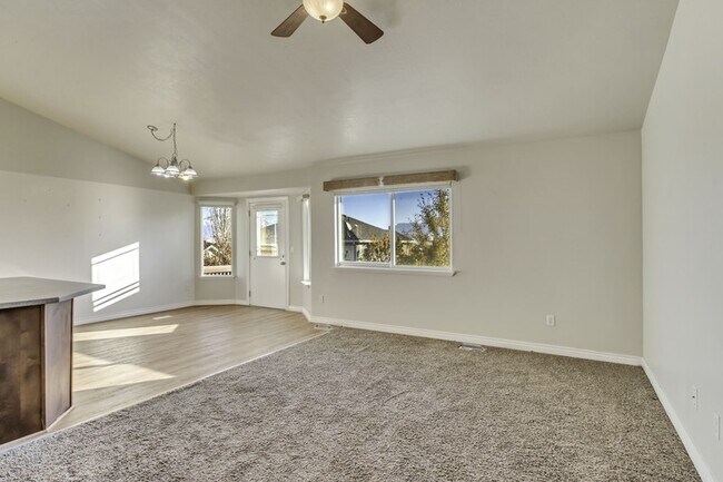 Building Photo - 6924 Chippewa Dr