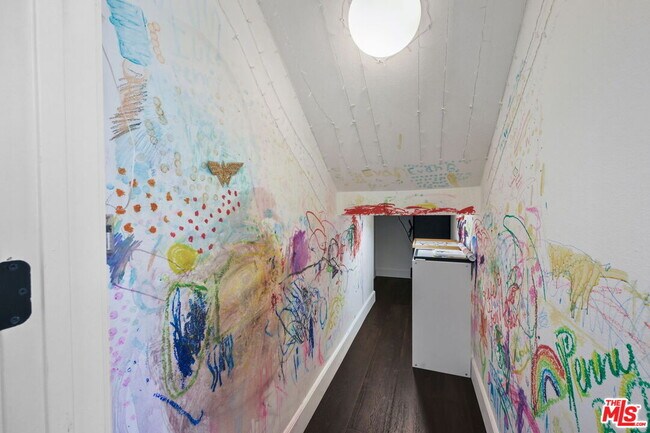 Building Photo - 1486 Palisades Dr