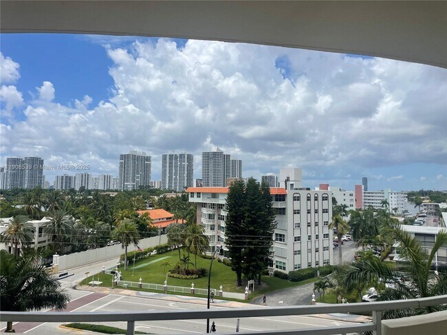 Building Photo - 3180 S Ocean Dr