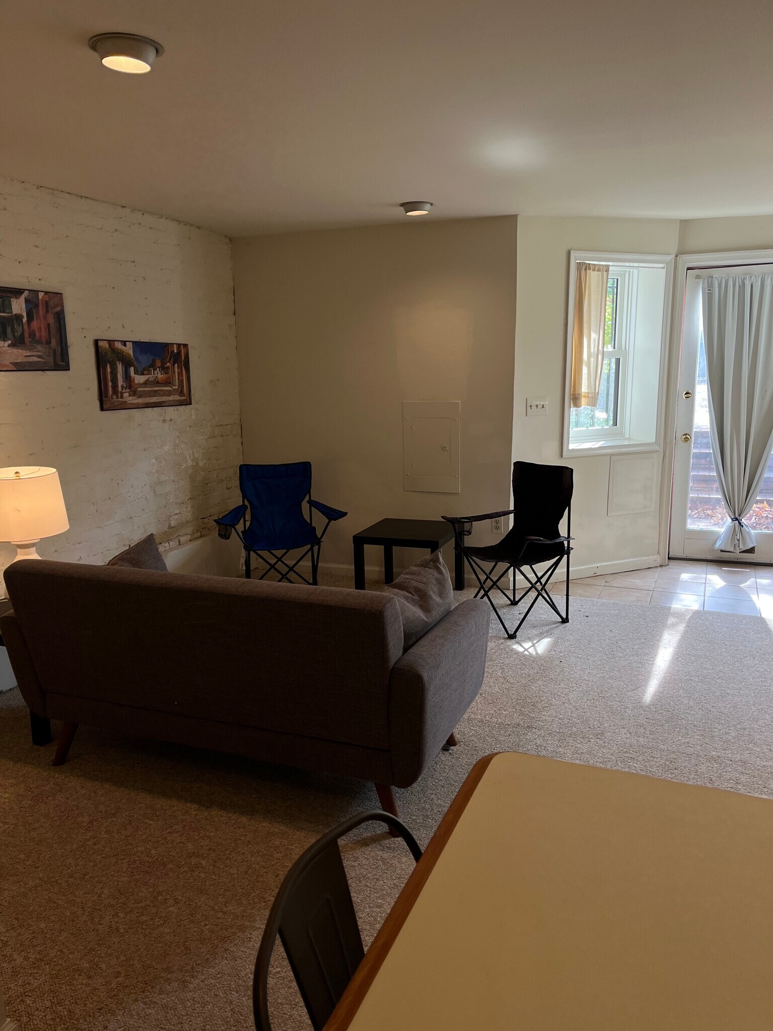 Building Photo - 504 E St NE