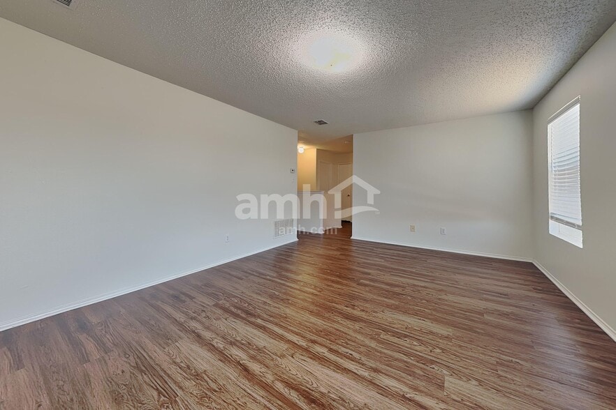 Building Photo - 8724 Hunters Creek Ct