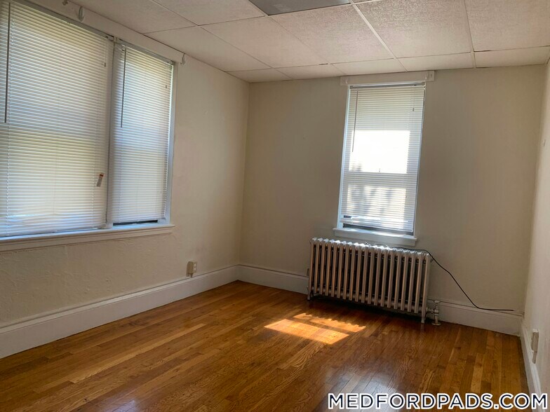 Building Photo - 63 Fellsway W