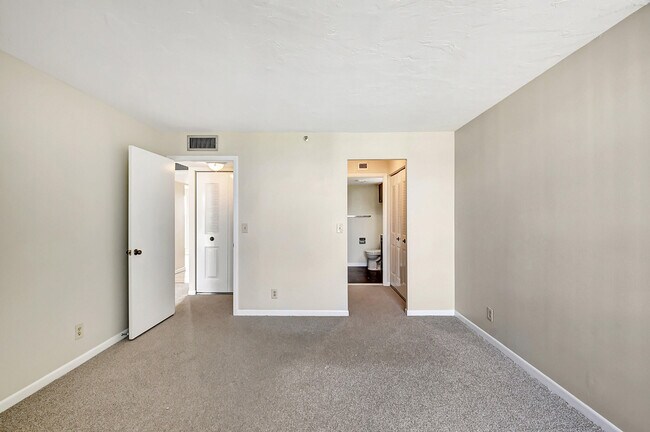 Building Photo - 21 Royal Palm Way
