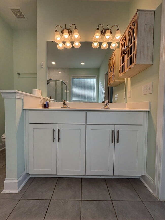 Building Photo - 608 Ravensridge Ln