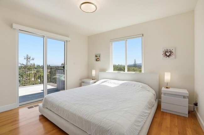 Building Photo - 531 Upland Rd