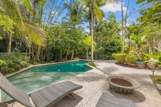 Building Photo - 755 Tiziano Ave