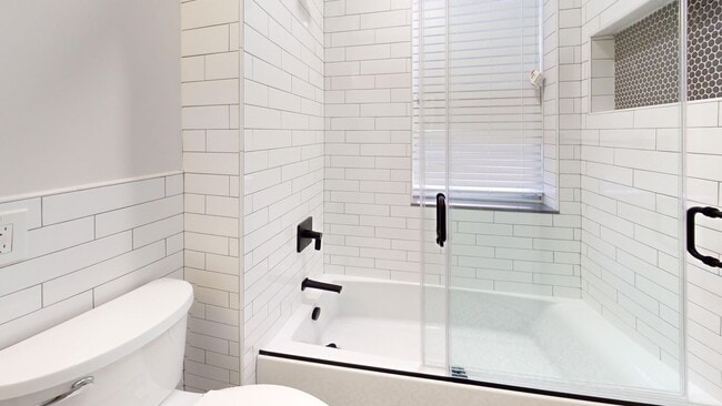 Building Photo - Capitol Hill Studio Apartment-Updated Kitc...
