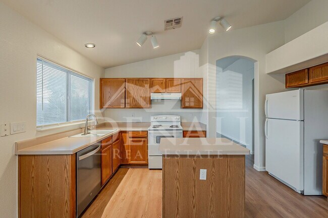 Building Photo - 3980 E Pinon Ct