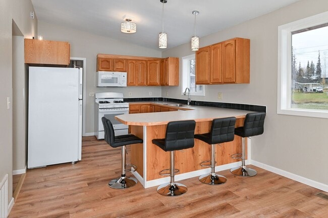 Building Photo - ADORABLE YEAR-ROUND SOLDOTNA HOME!