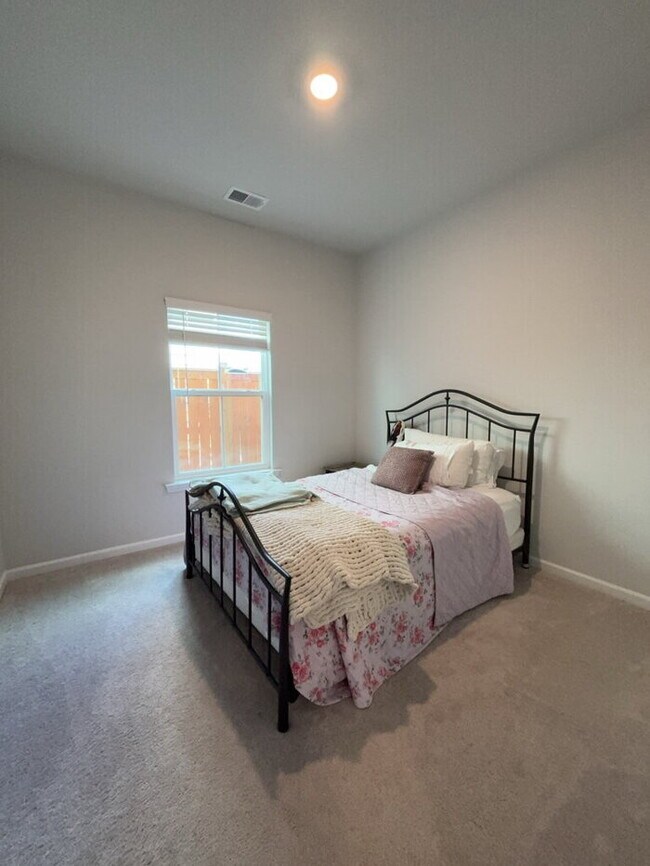 Building Photo - 135 Wood Sage Run