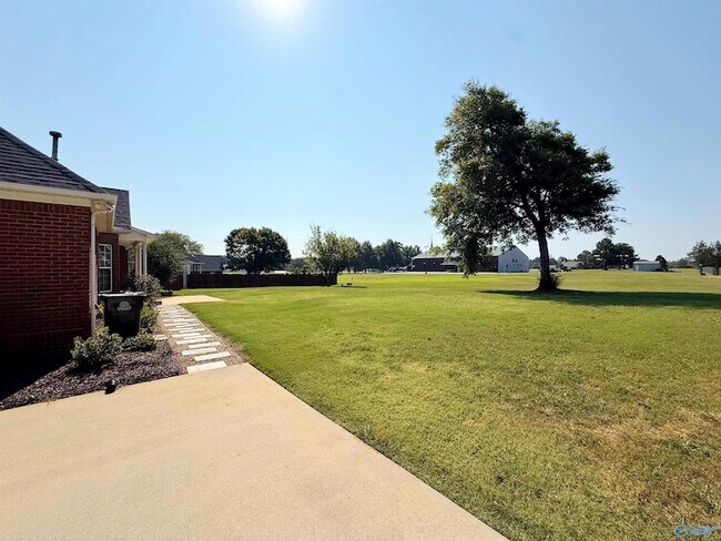 Building Photo - 17916 Remington Dr