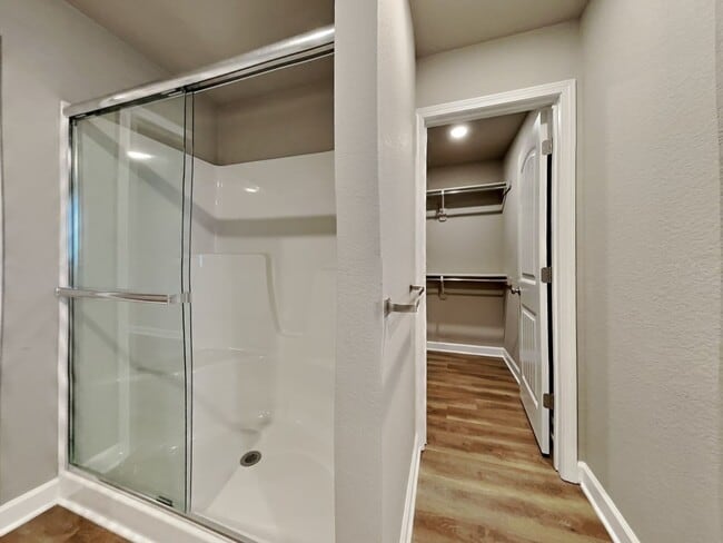 Building Photo - Spacious 3-Bedroom Home with Hardwood Floors & Patio in Blue Springs, MO