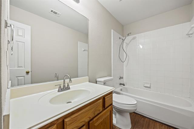 Building Photo - 553 Valley View Dr