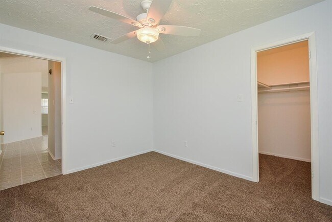 Building Photo - 15702 Timber Rock Dr