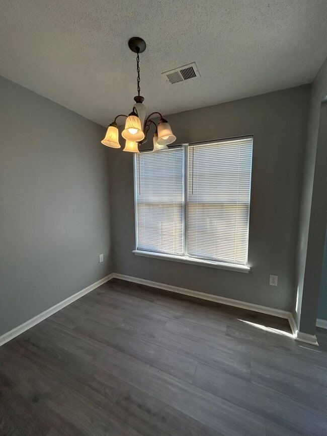 Building Photo - Charming 3BR /2BA  Home with many upgrades in North Charleston