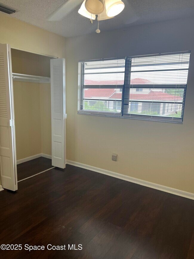 Building Photo - 200 St Lucie Ln