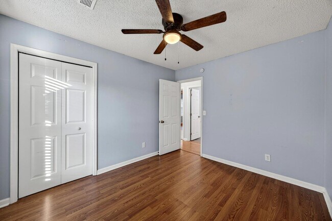 Building Photo - 112 Pipestone Dr