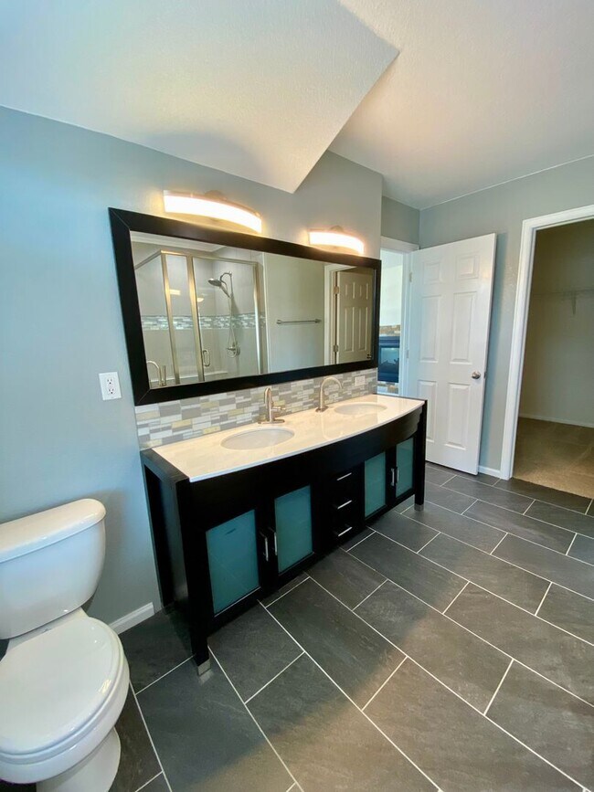 Building Photo - Multi Level Living in Fountain! Private Suite with Kitchenette in Basement! 5 Bedroom in 80817