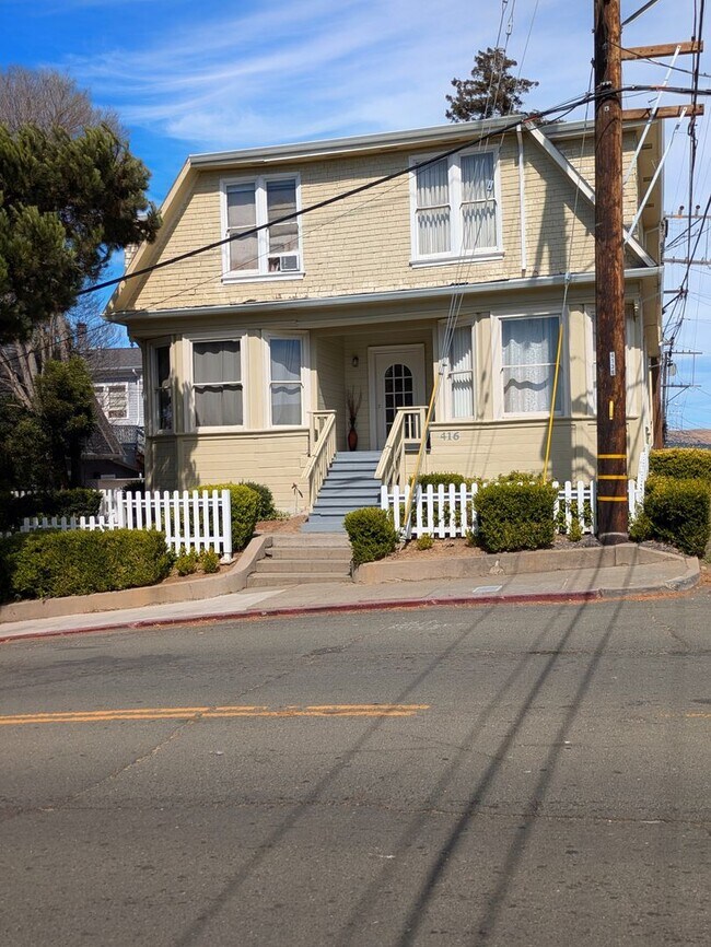 Building Photo - 416 Alameda St