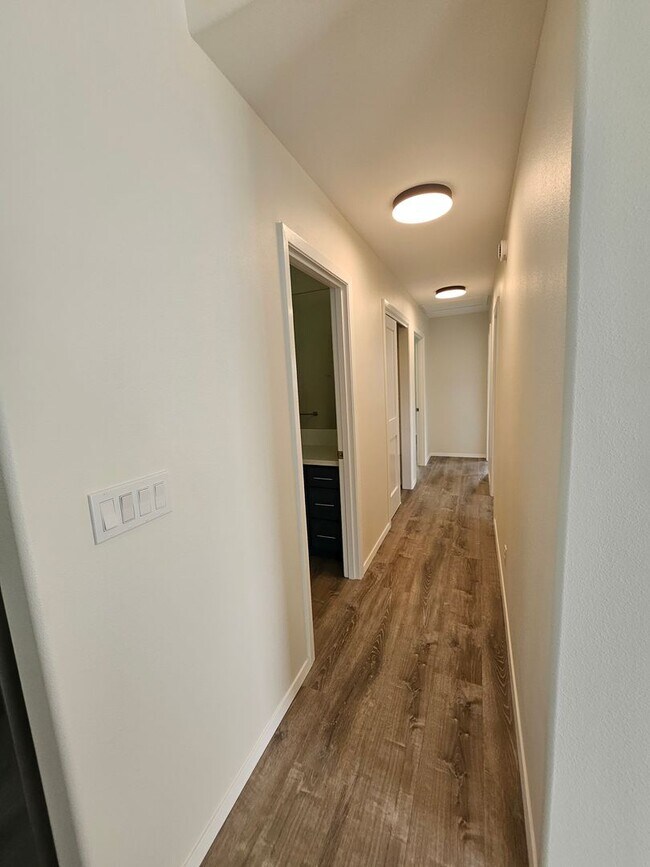 Building Photo - Beautiful NEW 3 Bedroom 2 Bath Home off South Kulani