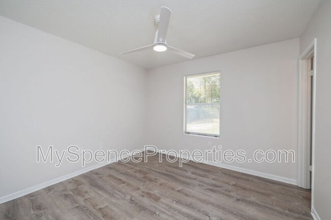 Building Photo - 126 Camellia Pl