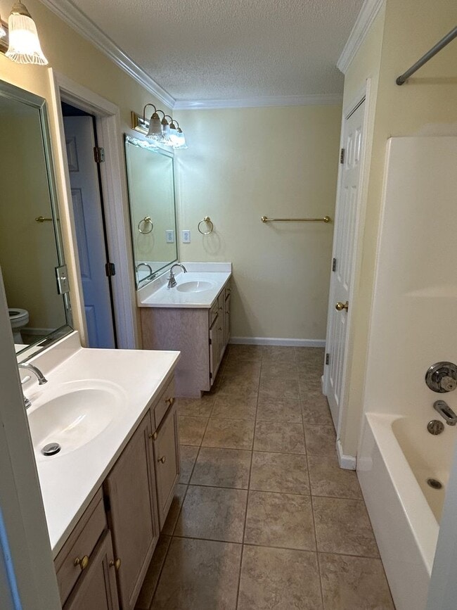 Building Photo - 273 Ivy Pl