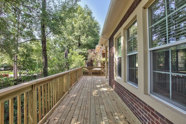 Building Photo - Unbelievable 3 Bedroom 3 Bathroom Upscale Town Home