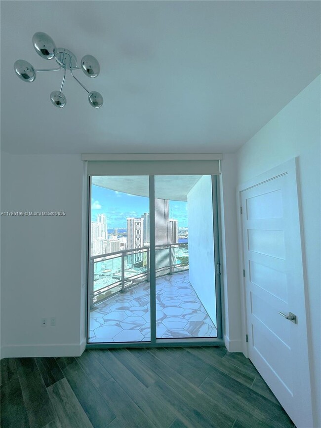 Building Photo - 350 S Miami Ave