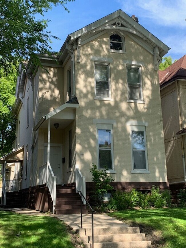Building Photo - $1040-1 BD/1BA w Heat near Brady*** HALF OFF FIRST MONTH***