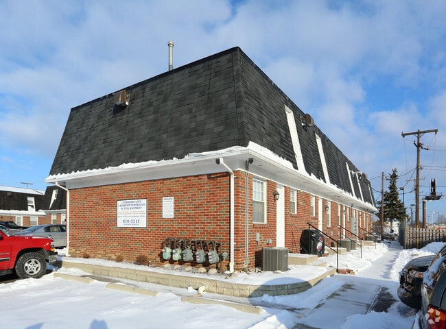 Building Photo - Hilton Arms